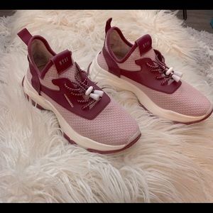 Brand new never worn Steve Madden sneakers